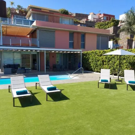Vila Los Dragos 13 *